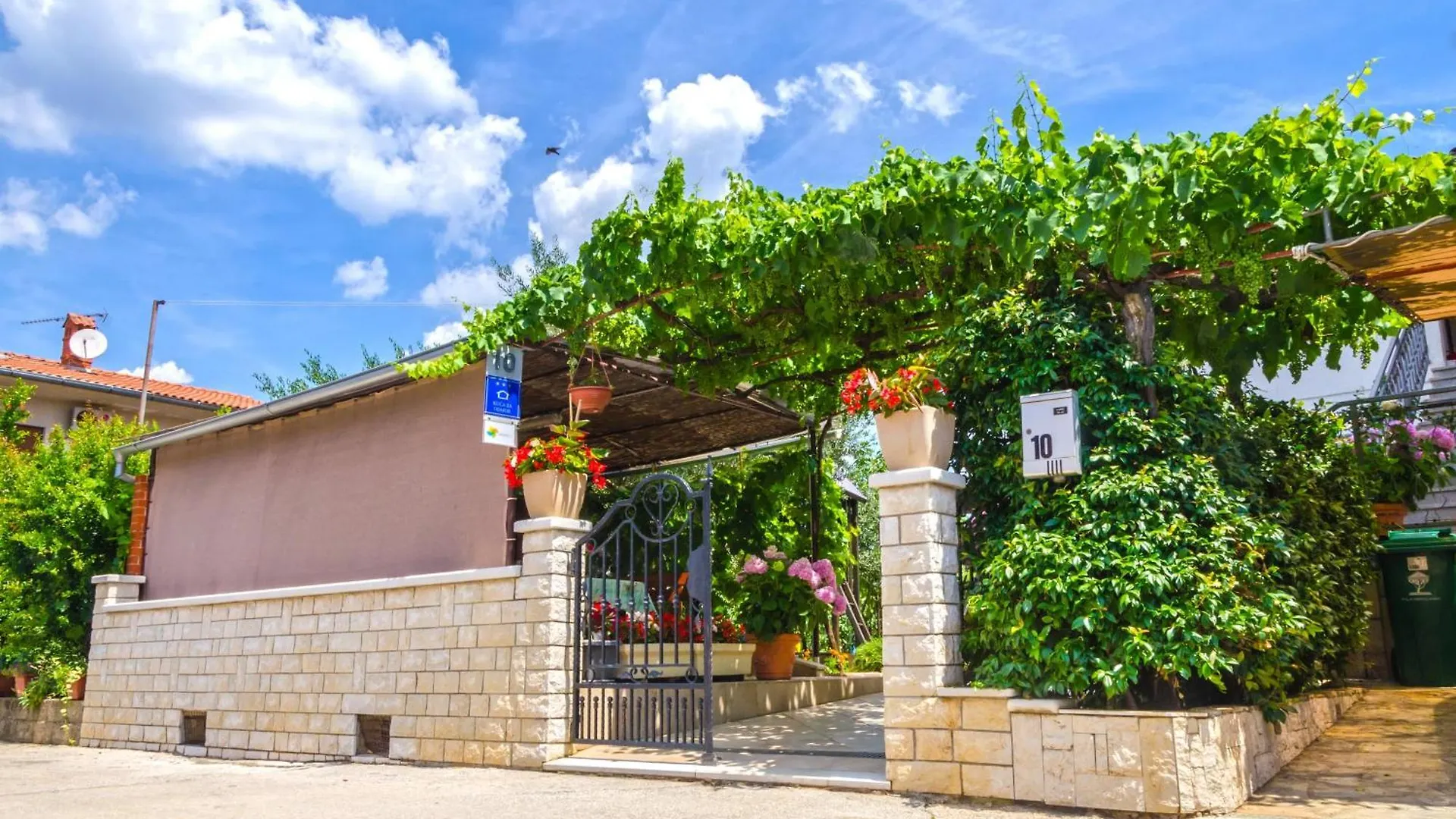 Holiday home Holiday House With A Parking Space Pula - 22433