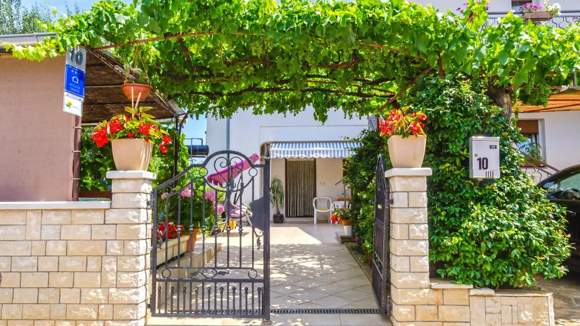 Holiday home Holiday House With A Parking Space Pula - 22433